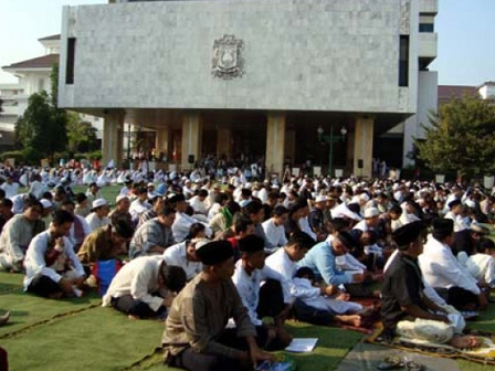 Djarot Dijadwalkan Salat Ied di Balai Kota