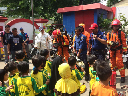 60 Murid TK Darussalam Kelapa Dua Dilatih Tangani Kebakaran