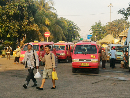 Angkutan Umum di Terminal Bus Tanjung Priok Mulai Sepi