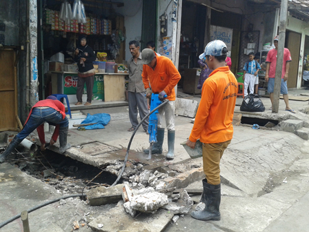  15 Tahun Terbengkalai, Akhirnya Saluran Phb Jalan Mawar Dikuras