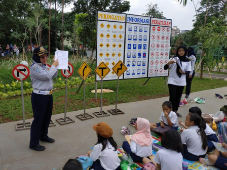  Sudinhub Jaksel Sosialisasikan Tertib Berlalu Lintas ke Siswa TK 