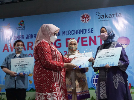 Pemprov DKI Serahkan Penghargaan Bagi Pemenang Lomba Jakarta Urban Merchandise 
