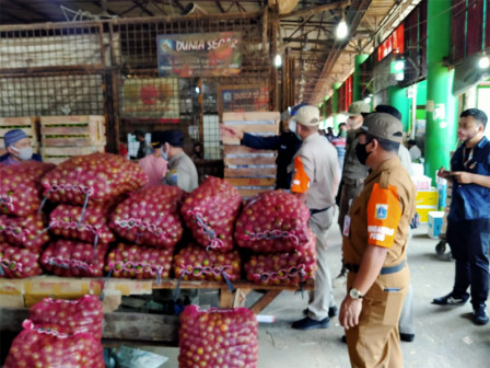  12 Orang Terjaring PSBB di Pasar Induk kramat Jati