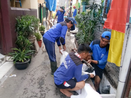  Cegah Pendangkalan, Saluran Phb Kayumanis Dikuras 