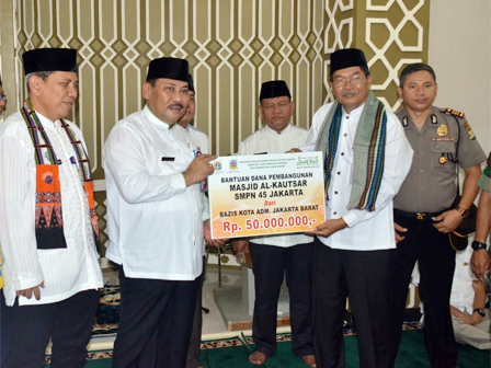 Wali Kota Jakbar Tandatangani MoU Program Jumat Bersedekah