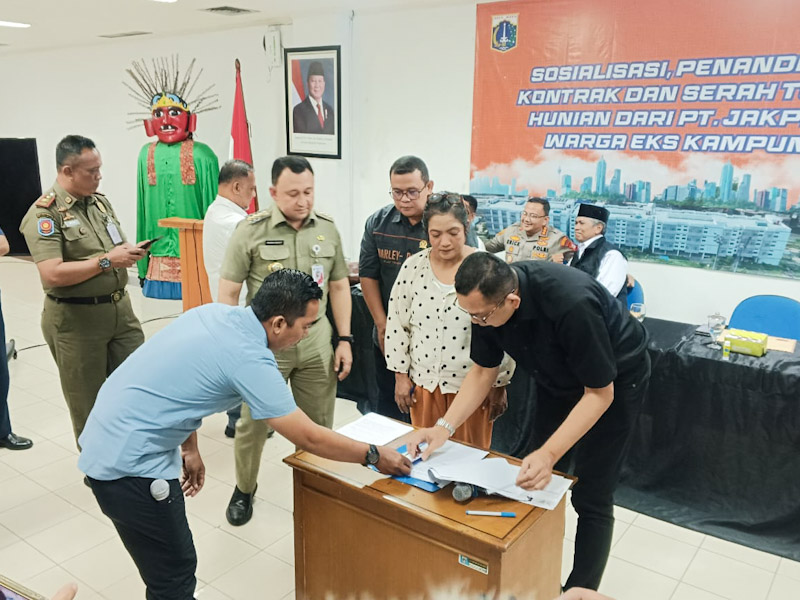 Warga Eks Kampung Bayam Tandatangani Kontrak Unit HPPO JIS 