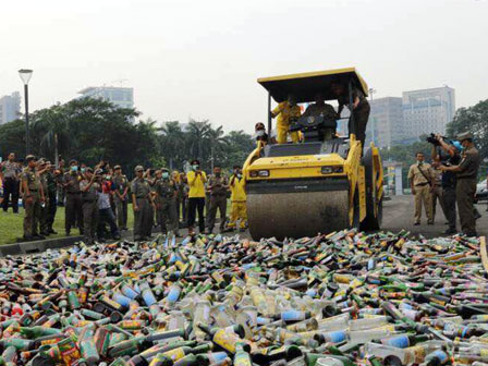  Belasan Ribu Minuman Beralkohol dari Lima Wilayah Dimusnahkan