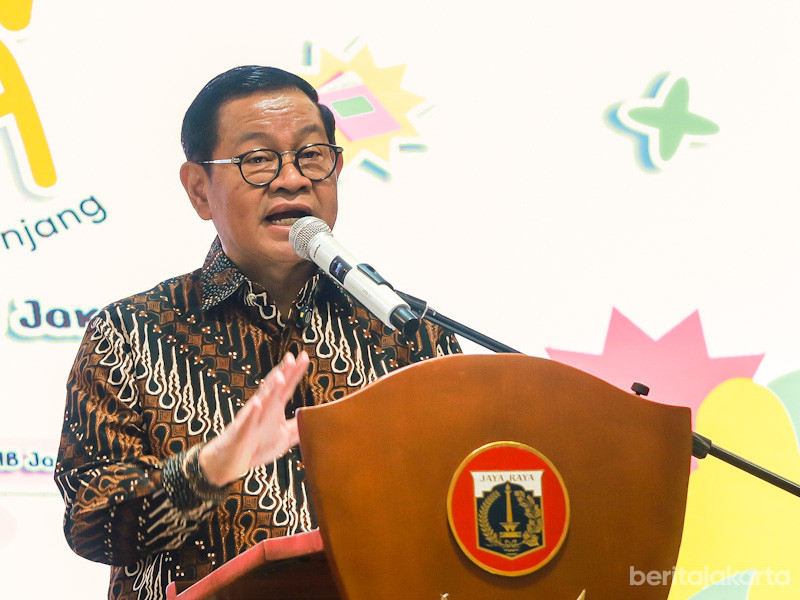 Gubernur Pramono saat sambutan di di Aula PDS HB Jassin, Taman Ismail Marzuki, Jakarta Pusat