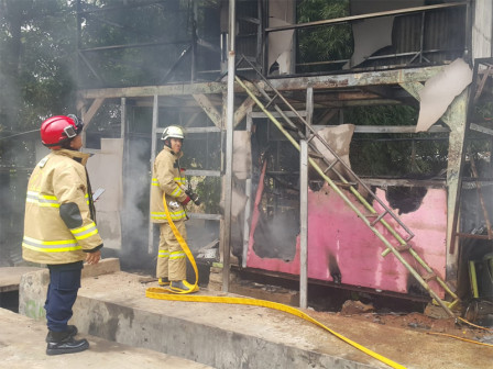 Kebakaran di Setu Dipadamkan dengan Dua Unit Mobil Pemadam