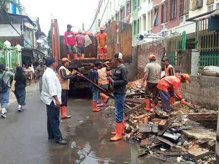  20 Bangunan Liar di Dibongkar di Penjaringan