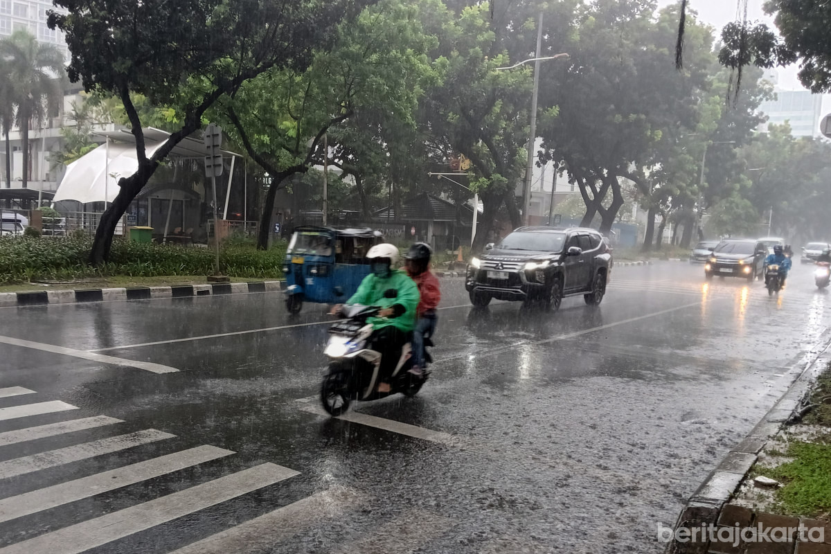BMKG: Hujan Ringan Basahi Jakarta Sore Ini 