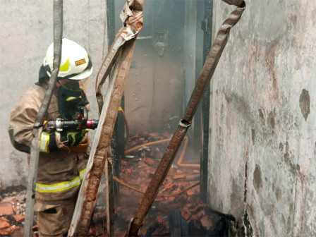  8 Unit Pemadam Tangani Kebakaran di Jalan Swadaya II