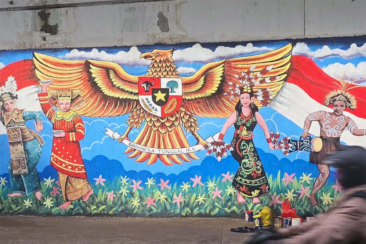 Kolong Flyover Pondok Kopi dipercantik mural bertema keberagaman