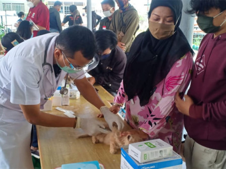  Sudin KPKP Jaksel Vaksinasi 222 HPR di Tebet Timur 