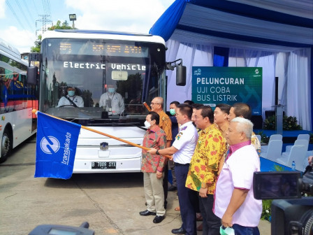 PT Transjakarta Uji Coba Bus Listrik