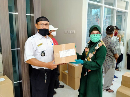 84.916 Masker Kain Dibagikan di 119 RT di Kelurahan Pulogadung