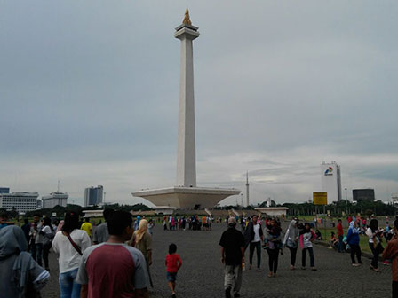  Libur Panjang, Monas Dipadati Pengunjung