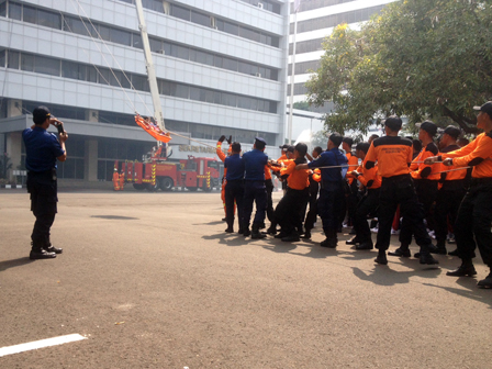 Pelatihan Pemadaman Kebakaran Digelar Di Gedung DPR
