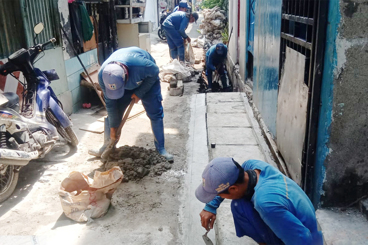 Normalisasi saluran di Jalan A Karang Anyar