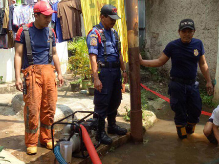 Genangan di Jl TB Simatupang Disedot