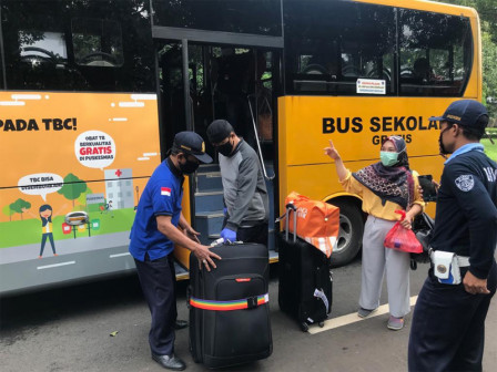 10 Unit Bus Sekolah Layani 94 Warga Tanpa SIKM ke Tempat Karantina