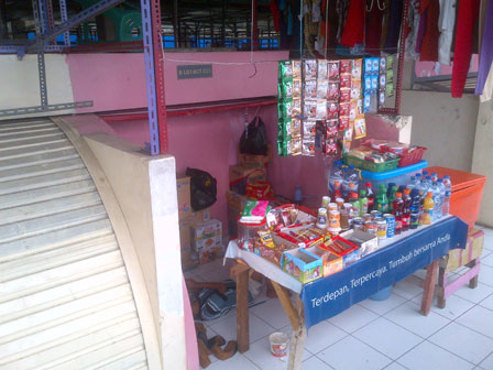 Pedagang Pakaian Pasar Blok G Jadi Penjual Makanan-Minuman 