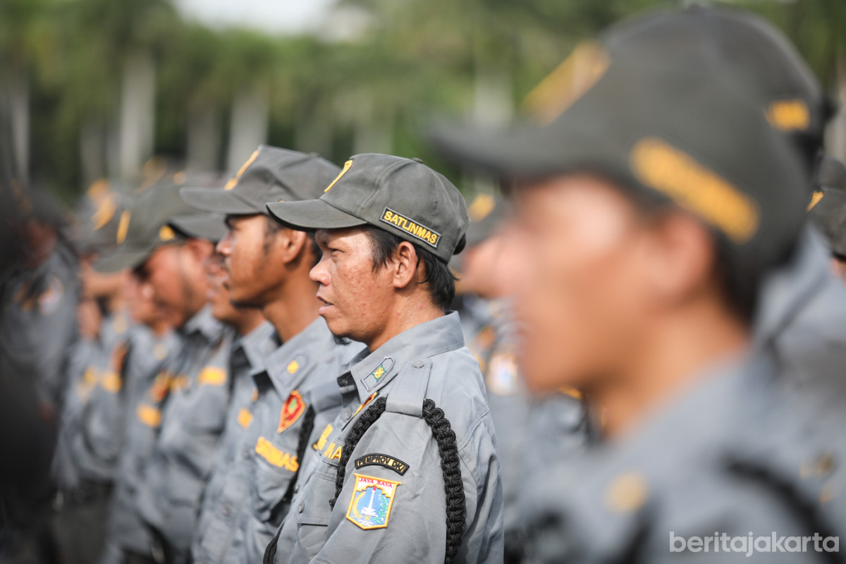 Pengukuhan ribuan Satlinmas Provinsi DKI Jakarta, Selasa (11/11) 
