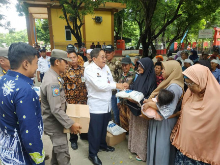  Warga Kepulauan Seribu Senang Dapat Sembako dari Pj Gubernur