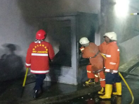 Panel Listrik di Mal Bassura City Terbakar