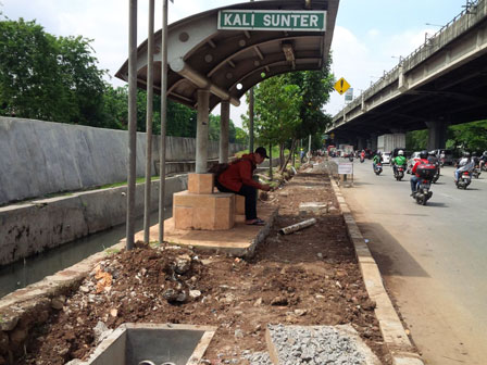 Trotoar Sepanjang 1400 Meter di Jalan Yos Sudarso Direhab