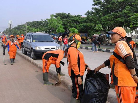 35 Karung Sampah Diangkut Dalam GPS di Kelapa Gading