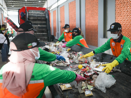  Warga Ciracas Apresiasi Dioperasikannya Tempat Pembuangan Sampah 3R