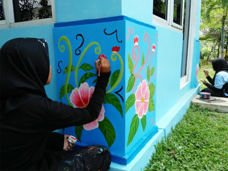  Siswa SMKN 58 Membuat Mural di RPTRA Gebang Sari 