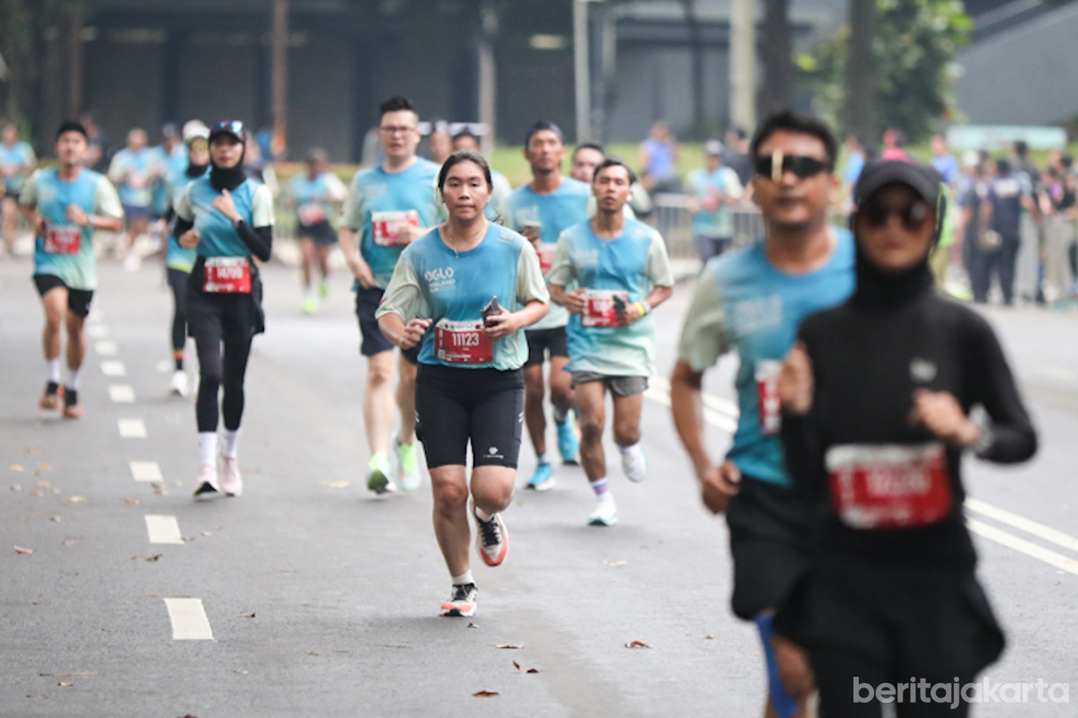 Peserta Digiland Run 2025 berlari menuju garis finish