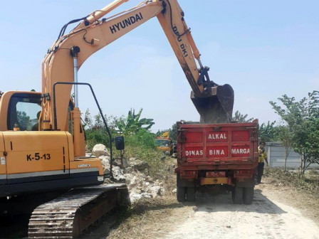 Dinas Bina Marga Lakukan Pematangan Lahan Makam Jenazah Covid-19 di TPU Rorotan