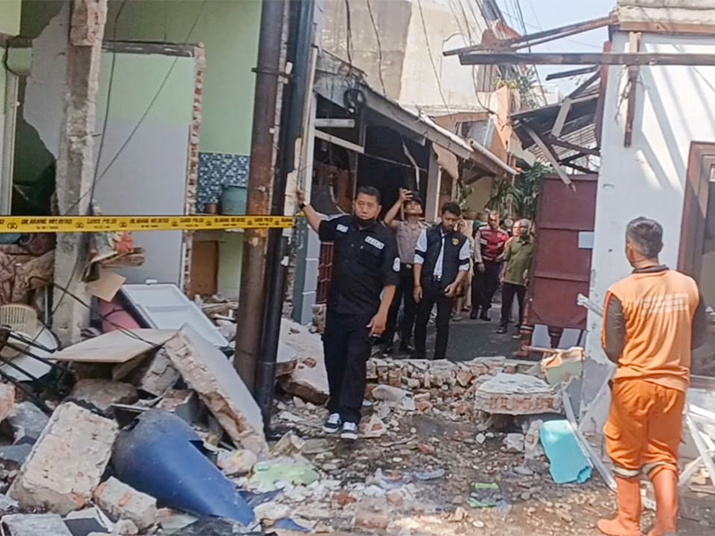Tabung Gas Bocor, Rumah Warga Hancur Berantakan di Malaka Sari
