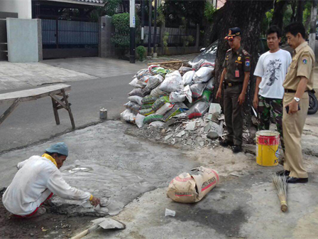 Pekerja Bangunan di Jl Lamandau Ditegur