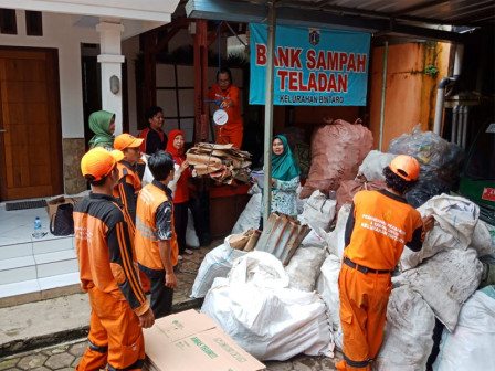 Kelurahan Bintaro Kumpulkan 328,5 Kilogram Sampah