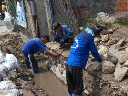 Saluran Air di Jalan Rorotan IX Dinormalisasi 