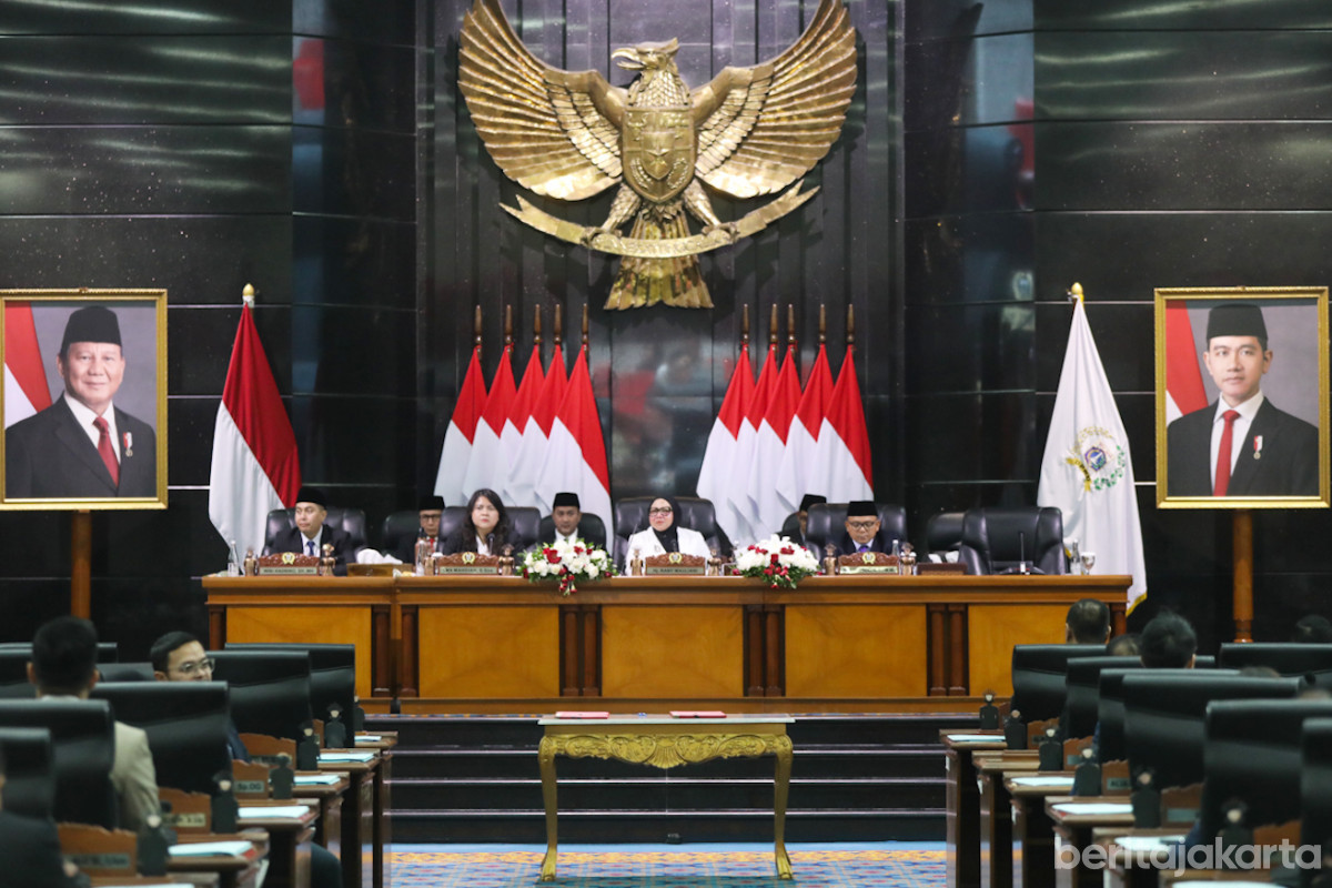 Gelar Rapat Paripurna, DPRD DKI Sahkan Empat Raperda