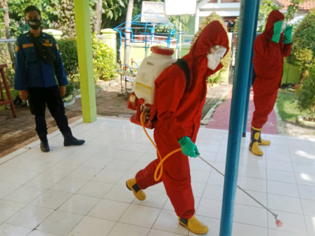  Posyandu Mawar di Pulau Untung Jawa Disemprot Cairan Disinfektan