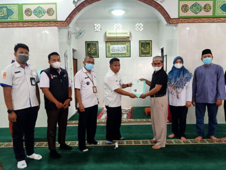 PTSP Kecamatan Jatinegara Serahkan IMB Masjid