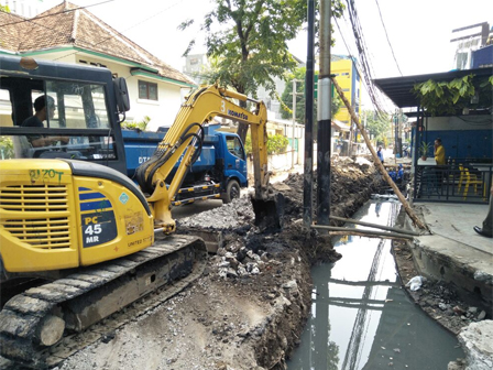 Normalisasi Saluran di Jalan Mangga Besar Taman Sari Sudah 50 Persen