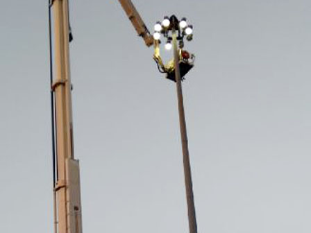 Perbaikan Lampu di Kawasan Monas Rampung