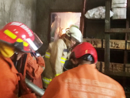  Kebakaran Toko Material di Pondok Kelapa Dipadamkan Petugas 