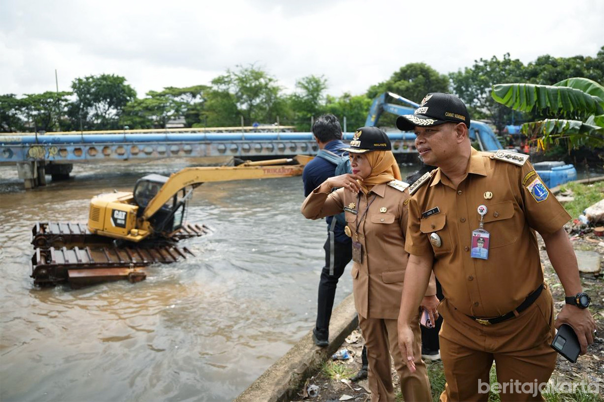 Iin Mutmainnah monitor penanganan pascagenangan di Jakarta Barat