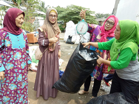 Bank Sampah Kirai Timbang 400 Sampah Daur Ulang