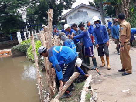 Turap Kali Jembatan Bendung Polor Diperbaiki