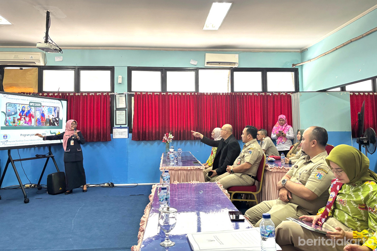 Pemkot Jakut menerima kunjungan Tim Penilai Ombudsman RI di SMPN 30