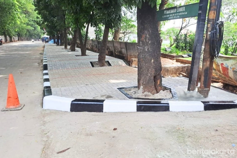 Bina Marga Pesanggrahan Bangun Trotoar Baru di Jalan Ulujami Raya